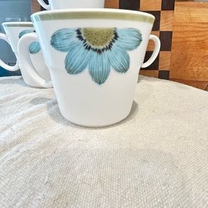 4 Vintage Noritake Up Sa Daisy 9001 orphaned stoneware cups only made in Japan.